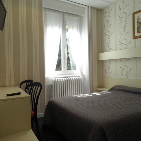 Hôtel Saint Jean Vals-les-Bains Quarto foto