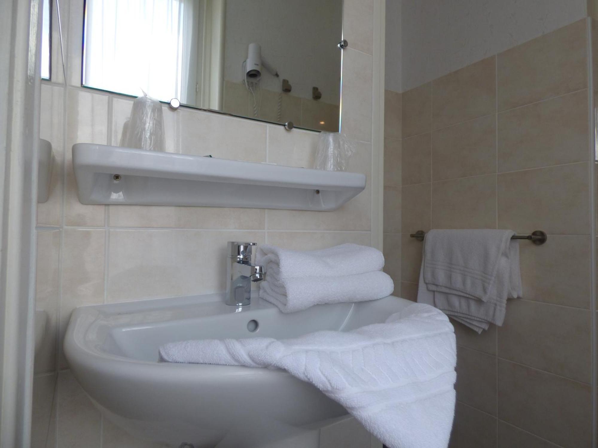 Hôtel Saint Jean Vals-les-Bains Quarto foto