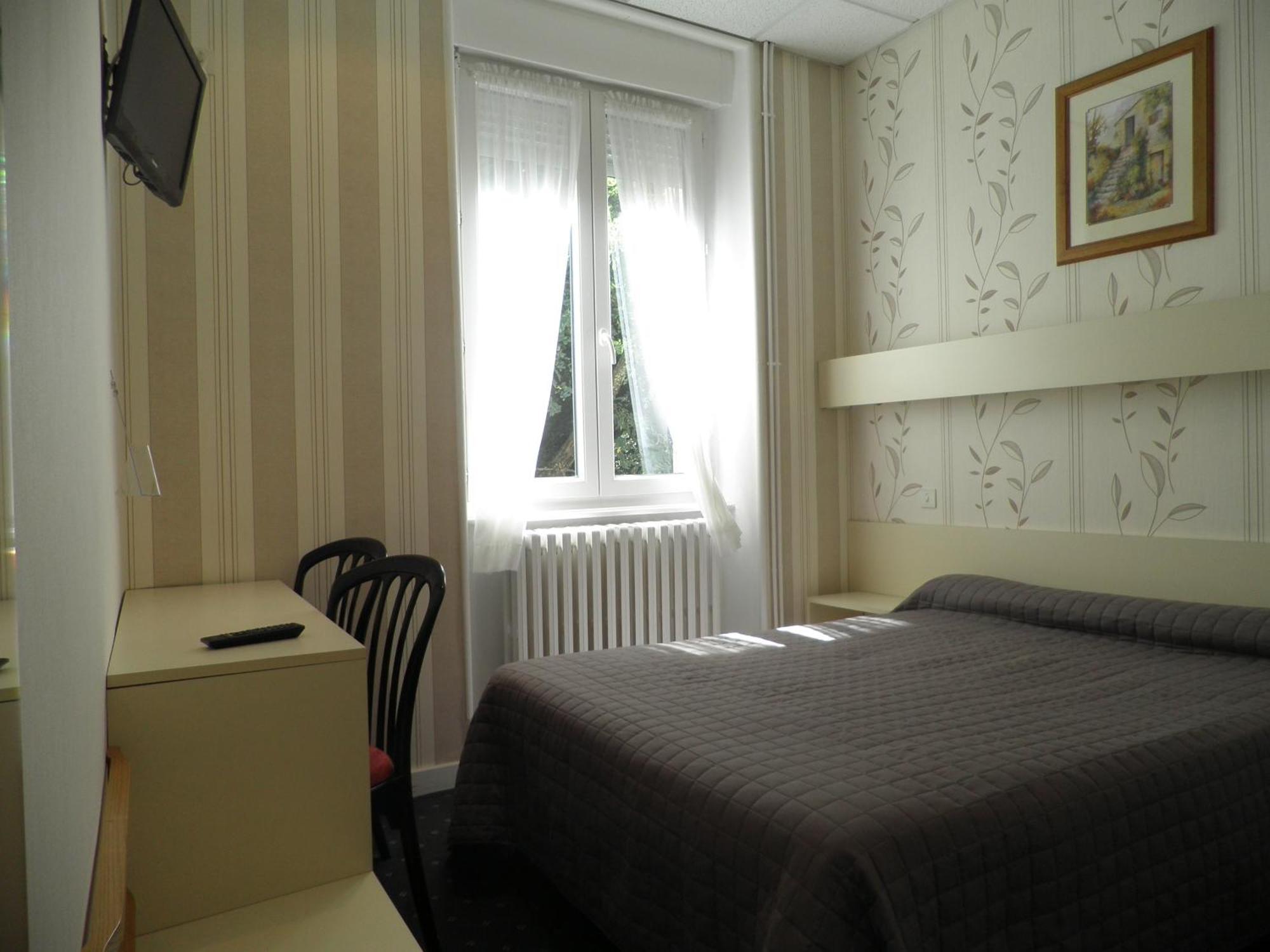 Hôtel Saint Jean Vals-les-Bains Quarto foto