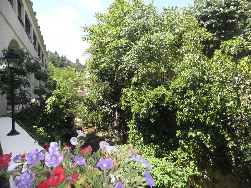 Hôtel Saint Jean Vals-les-Bains Exterior foto