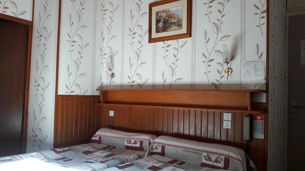 Hôtel Saint Jean Vals-les-Bains Quarto foto