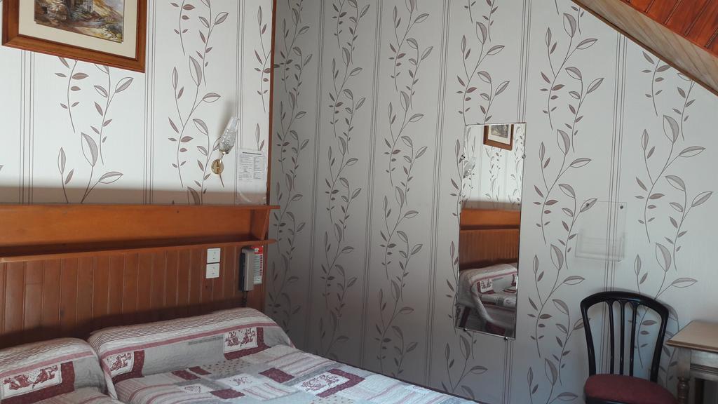 Hôtel Saint Jean Vals-les-Bains Quarto foto