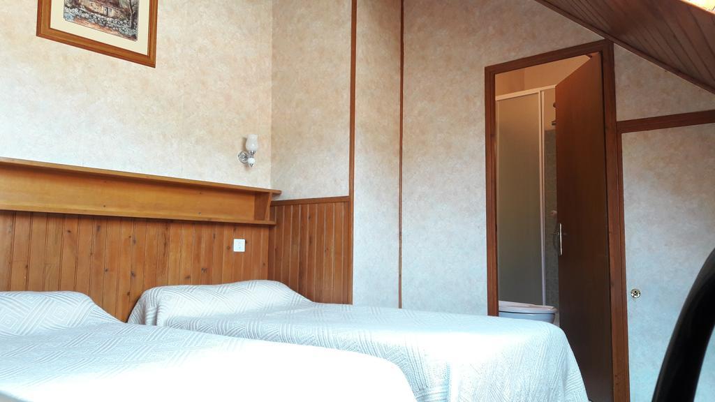 Hôtel Saint Jean Vals-les-Bains Quarto foto
